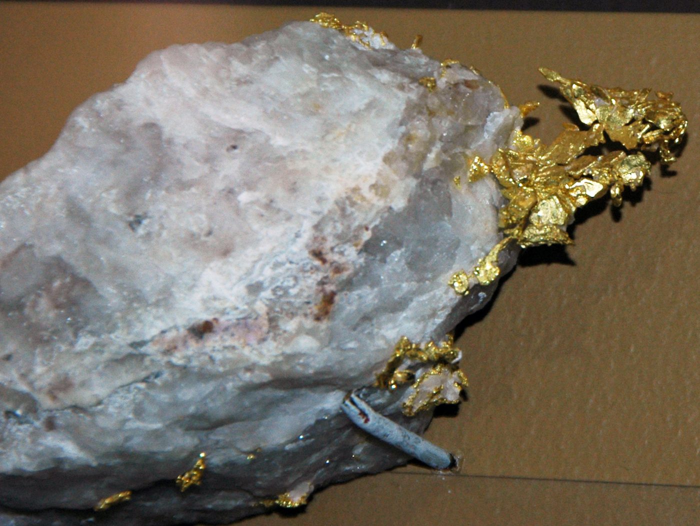 Native gold in a quartz vein